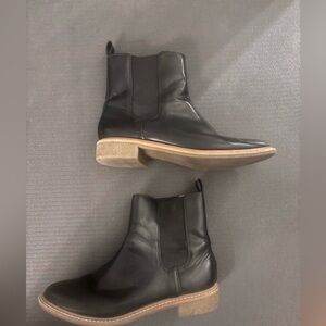 Universal Thread faux leather pull- on chelsea boots, Size 9